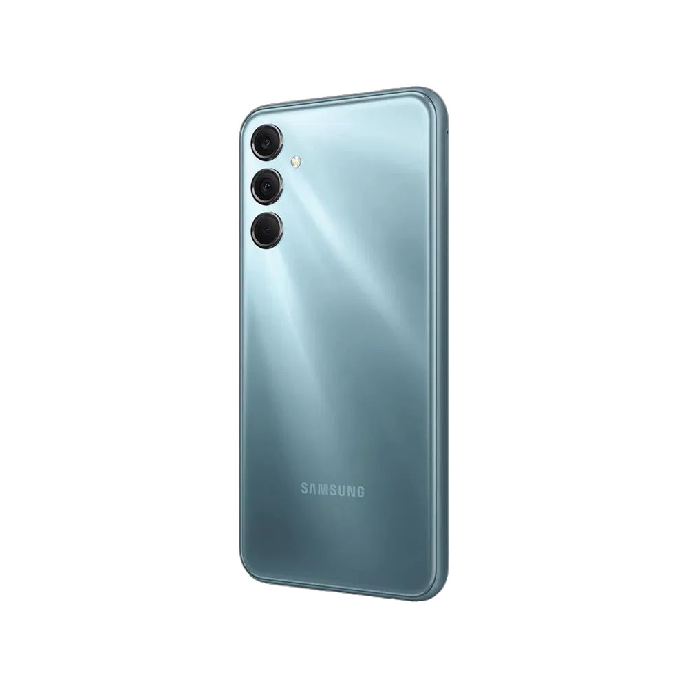 Samsung M34 5G mavi akıllı telefonun üçlü arka kamerası ve Samsung logosu görünen arka yüzü