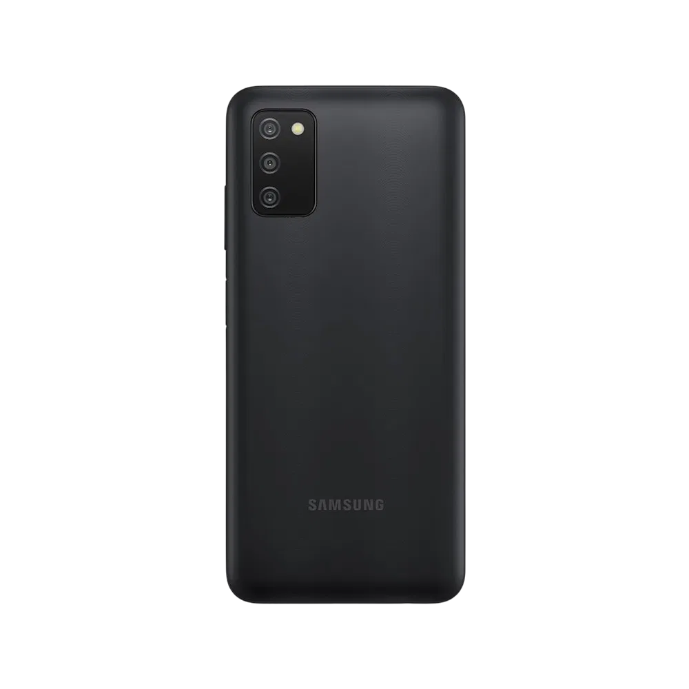 Samsung Galaxy A03s siyah akıllı telefonun arka yüzü, üçlü kamera modülü ve Samsung logosuyle görünüm