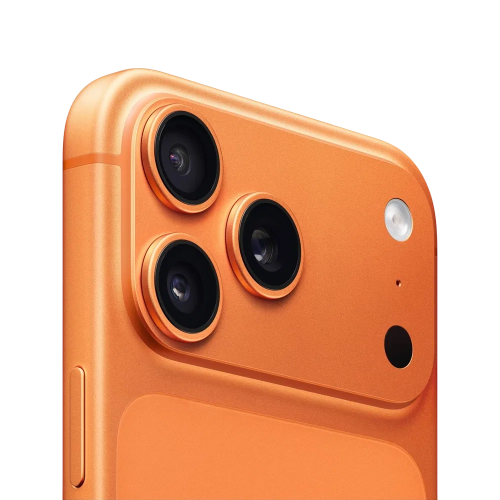Turuncu Apple iPhone 17 Pro akıllı telefonun arka yüzü, üçlü kamera modülü ve flaş detayı yakın plan