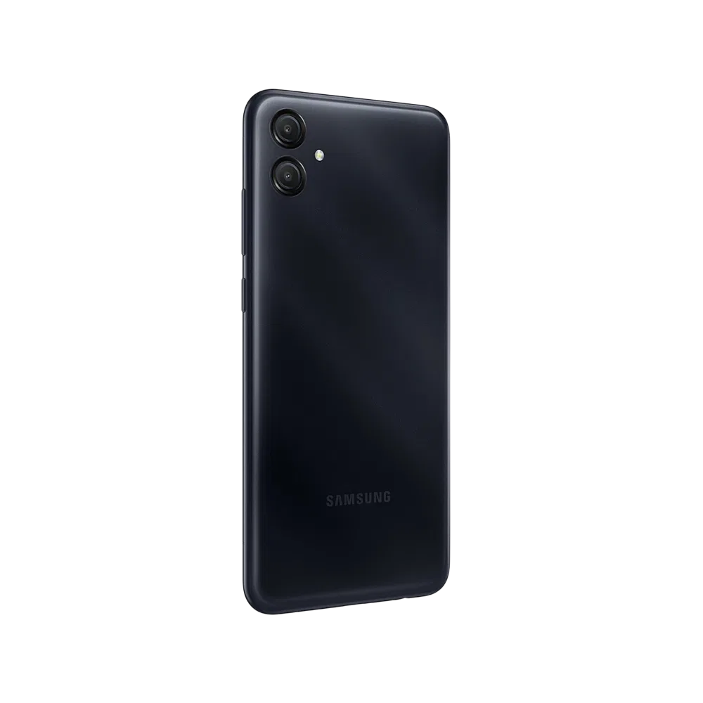 Samsung Galaxy A04e siyah akıllı telefonun arka yüzü, çift kamera ve LED flaş detaylı tasarım