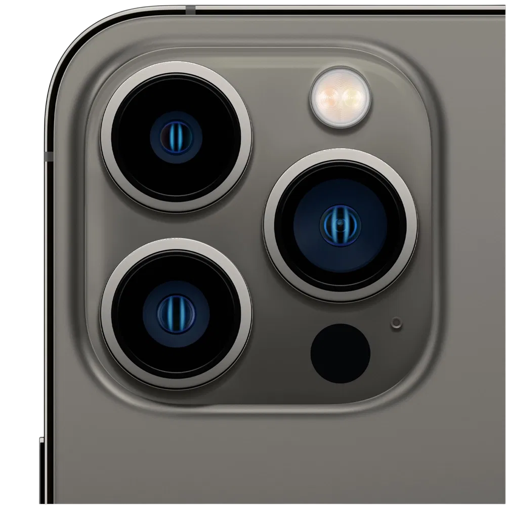 Siyah Apple iPhone 13 Pro akıllı telefonun arka kamera modülüne yakın plan, üçlü lens ve flaş detayı