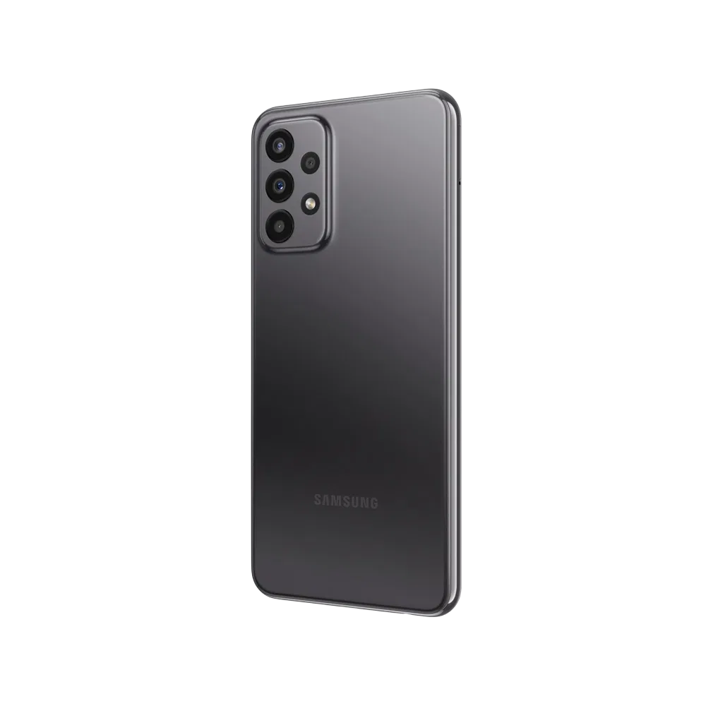 Siyah Samsung Galaxy A23 akıllı telefonun arka yüzü, dörtlü kamera modülü ve flaş detayıyla görünüyor