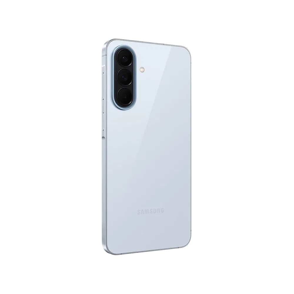 Samsung Galaxy A57 5G akıllı telefon, Buz Mavisi renkli arka yüzey ve üçlü kamera tasarımıyla yandan görünüm