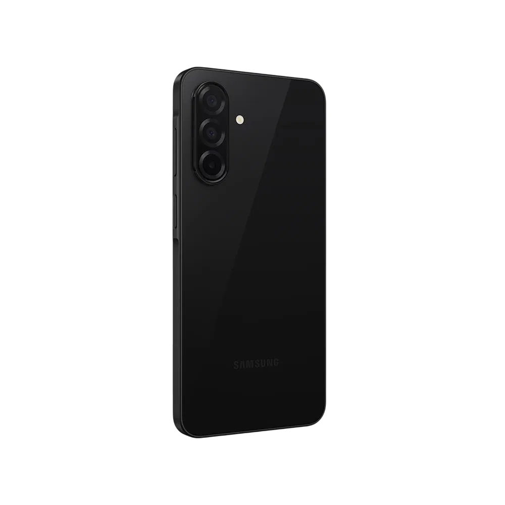 Siyah Samsung Galaxy A26 akıllı telefonun arka yüzü, üçlü kamera dizilimi ve flaş detayıyla yakın görünüm