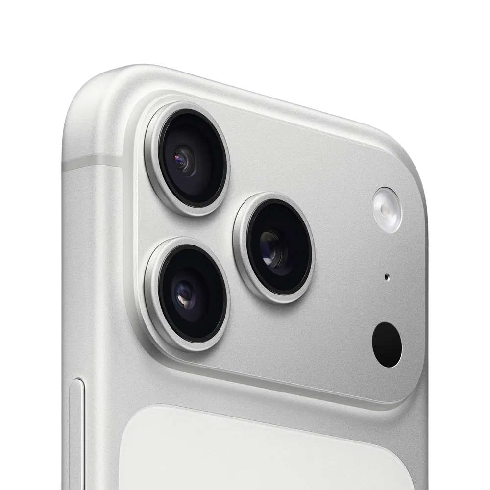 Apple iPhone 17 Pro Max gümüş akıllı telefonun arka kamera modülü ve üçlü lens detaylı yakın planı