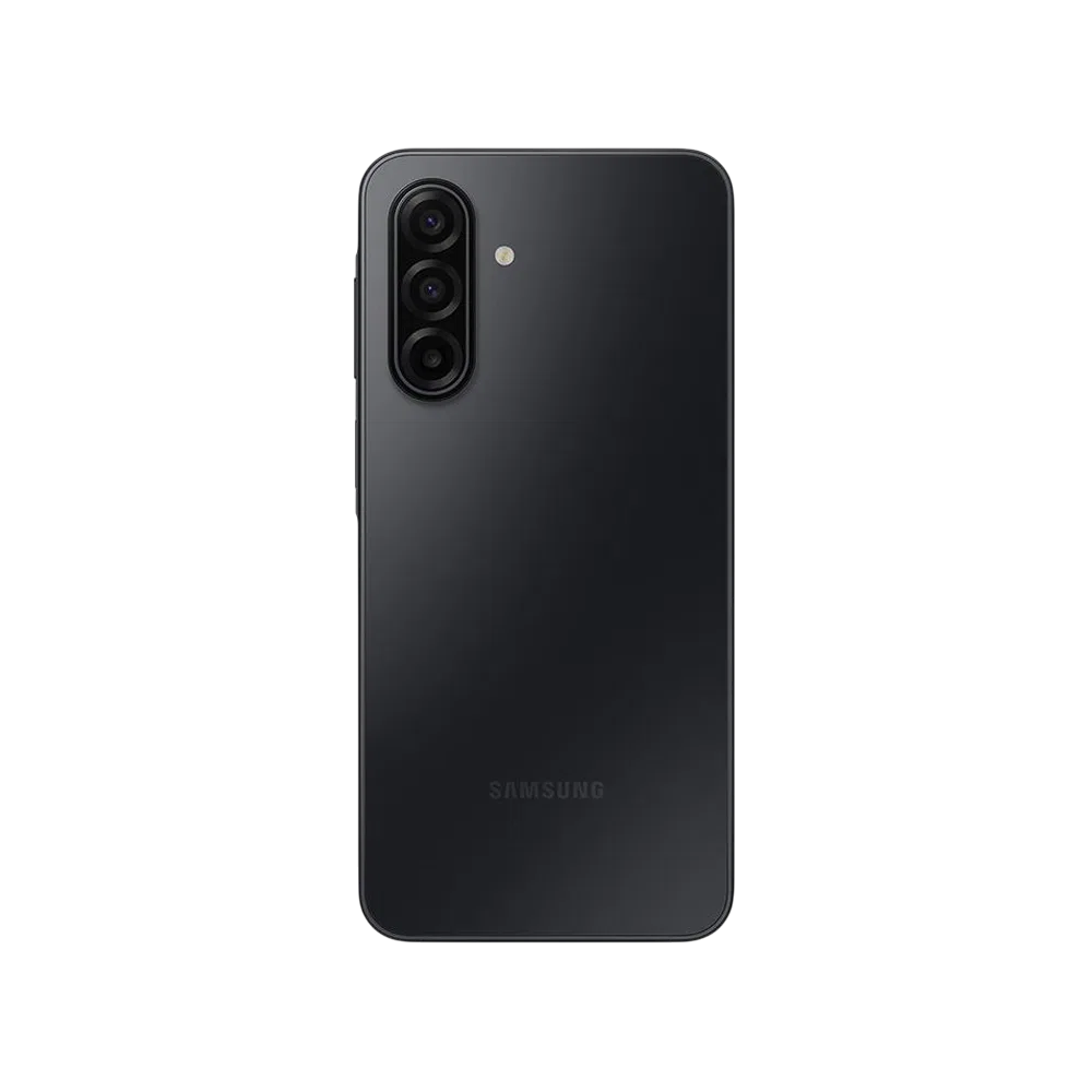 Samsung Galaxy A17 siyah akıllı telefonun arka yüzü, üçlü kamera modülü ve flaş detayıyla görünüyor
