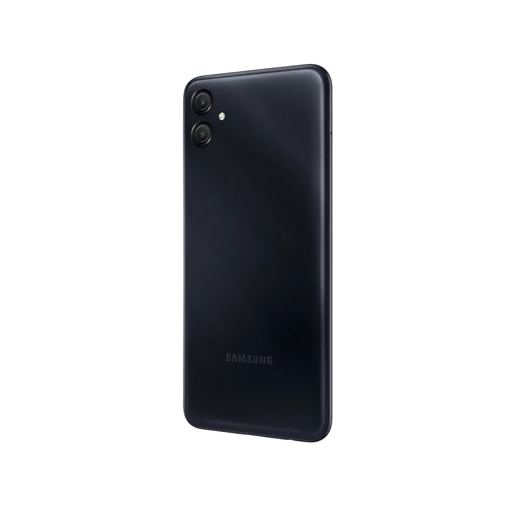 Samsung Galaxy A04e siyah akıllı telefonun arka görünümü, çift kamera ve LED flaş detaylı tasarım
