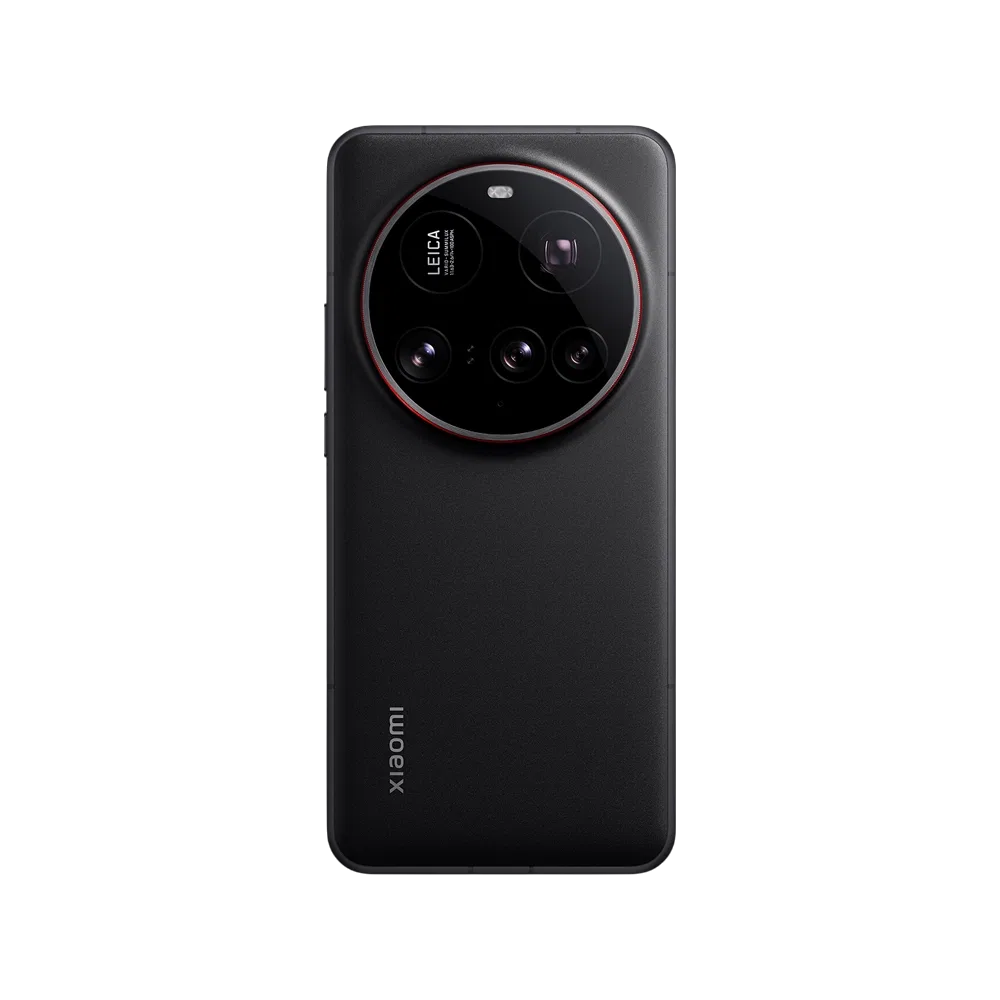 Siyah Xiaomi 15 Ultra akıllı telefonun arka yüzü, büyük dairesel Leica kamera modülüyle yakın görünüm