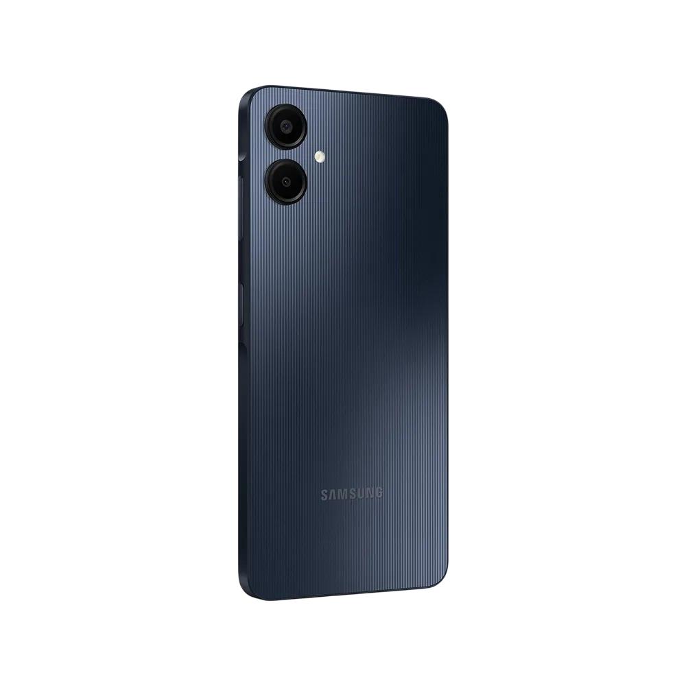 Samsung Galaxy A06 siyah akıllı telefonun arka yüzü, çift kamera ve flaş detayıyla görünüm