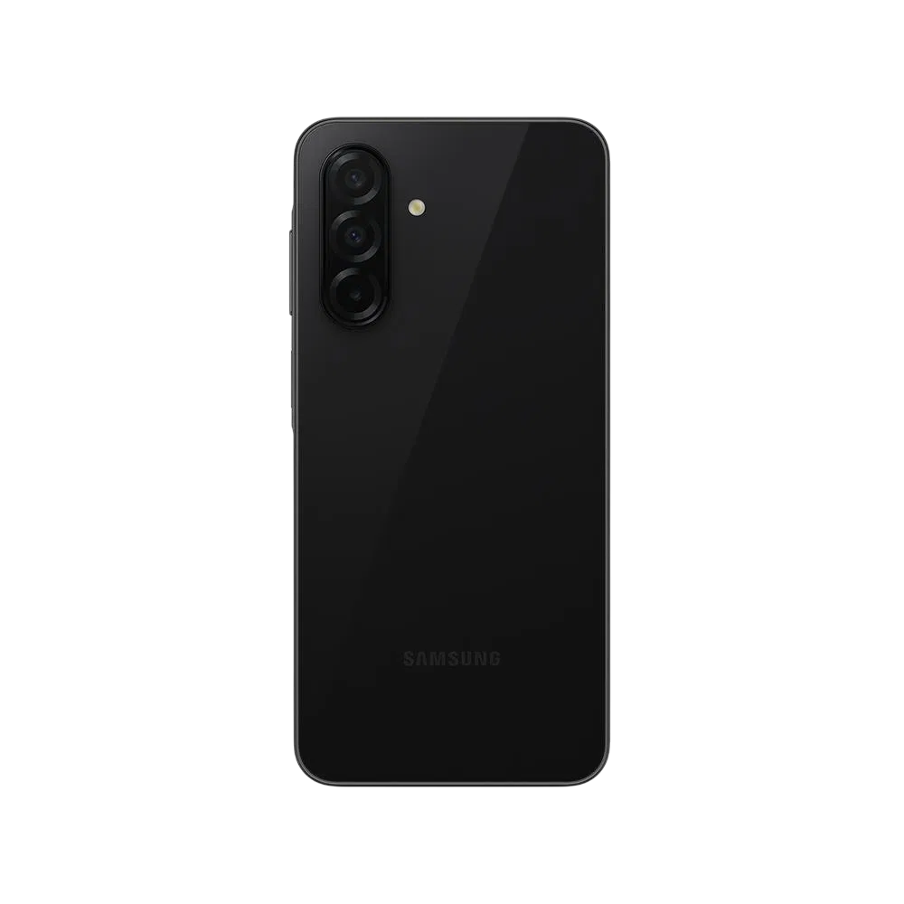 Samsung Galaxy A26 siyah akıllı telefonun arka görünümü, üçlü kamera modülü ve LED flaş detayı
