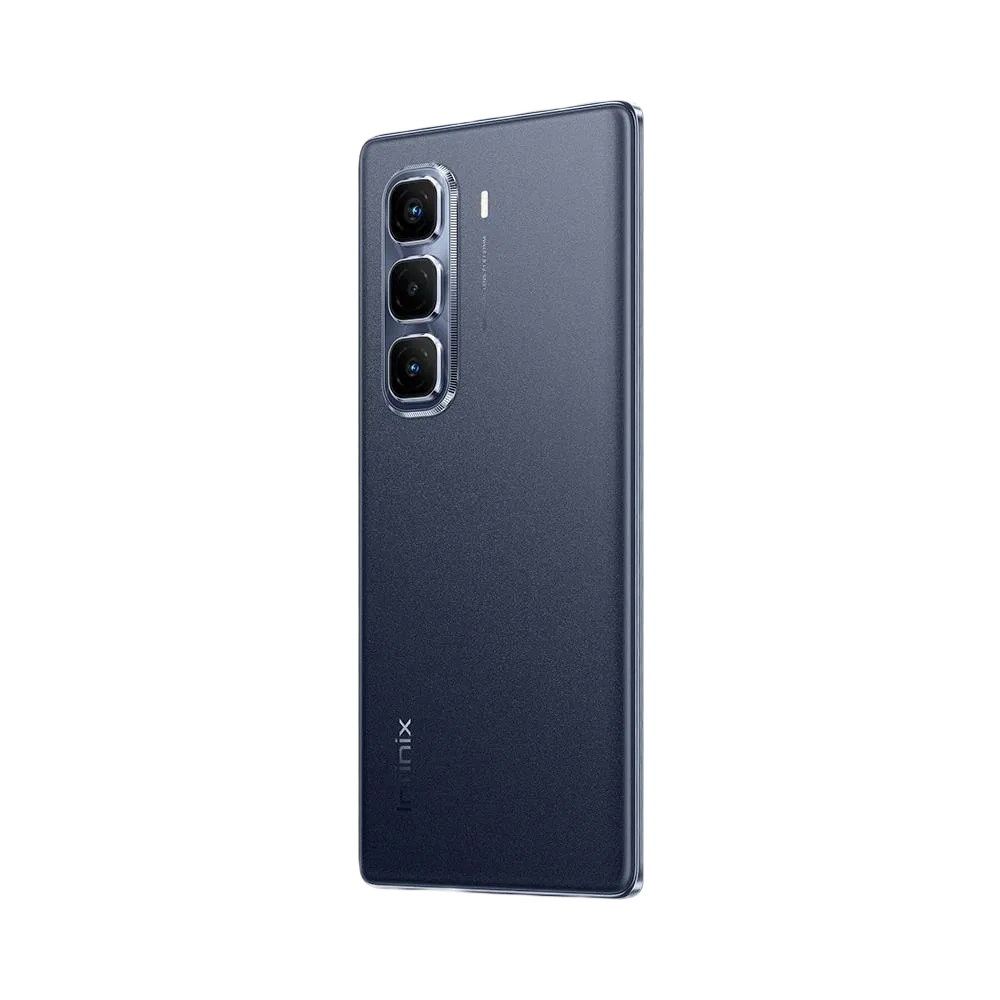 Siyah Infinix Hot 50 Pro Plus akıllı telefon, üçlü arka kamera modülüyle arka yüz görünümü
