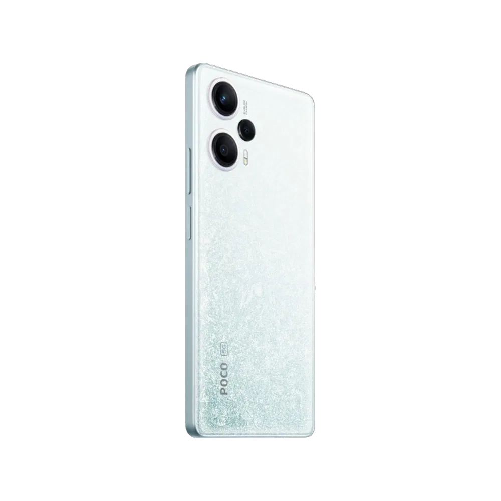 Beyaz Poco F5 akıllı telefonun arka yüzeyi, üçlü kamera tasarımı ve ince yan profiliyle görünümü